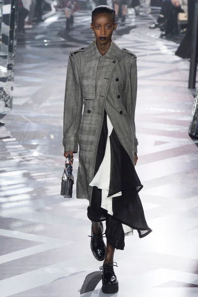 Look 28